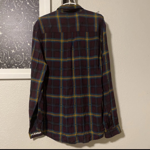 Plaid Casual Button Down Shirt with Text Design - Picture 5 of 7